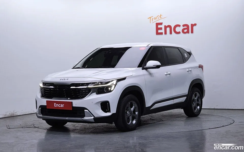 Kia Seltos 1.6 2WD 2023 — фото 1, купить с доставкой в Москву