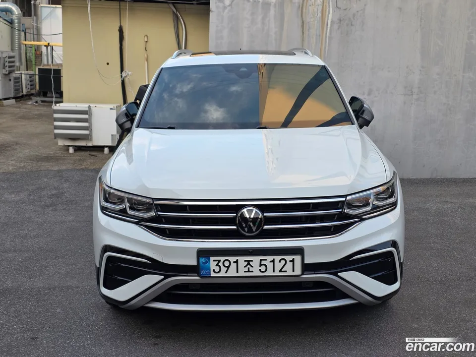 Volkswagen Tiguan Allspace 2.0 TSI 2023 — миниатюра 2