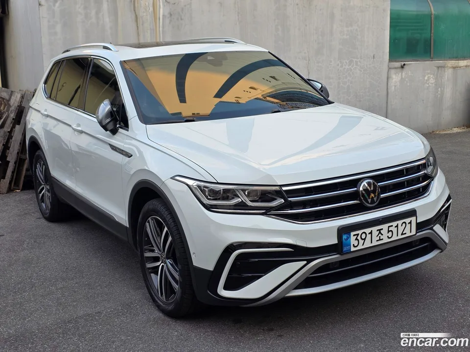 Volkswagen Tiguan Allspace 2.0 TSI 2023 — миниатюра 3