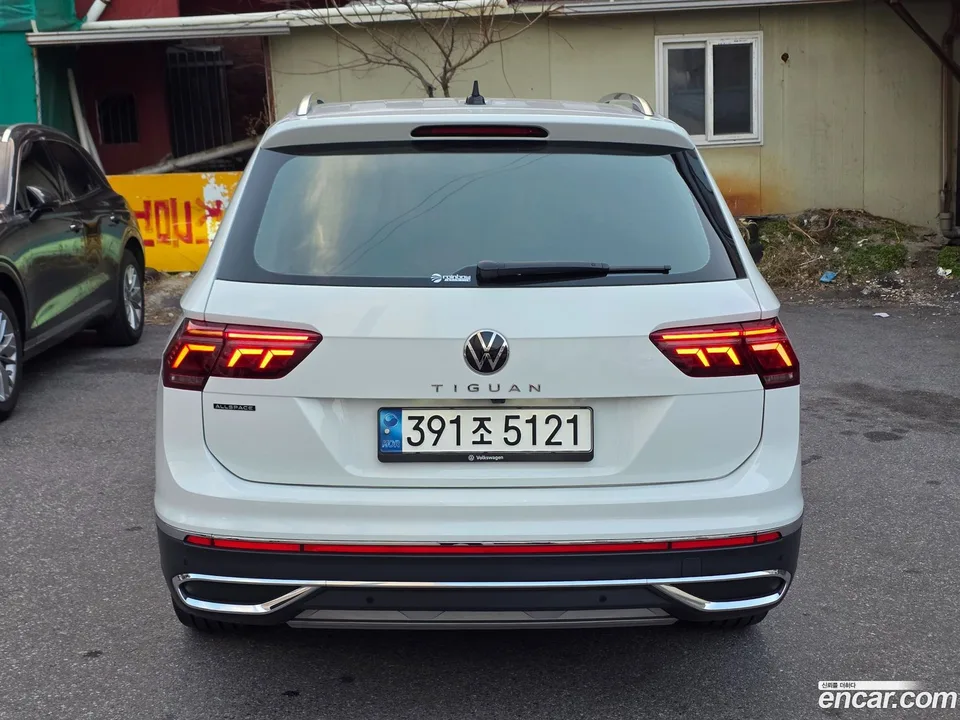 Volkswagen Tiguan Allspace 2.0 TSI 2023 — миниатюра 5