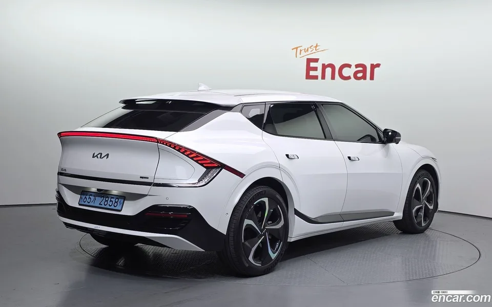Kia EV6 4WD 2022 — миниатюра 2