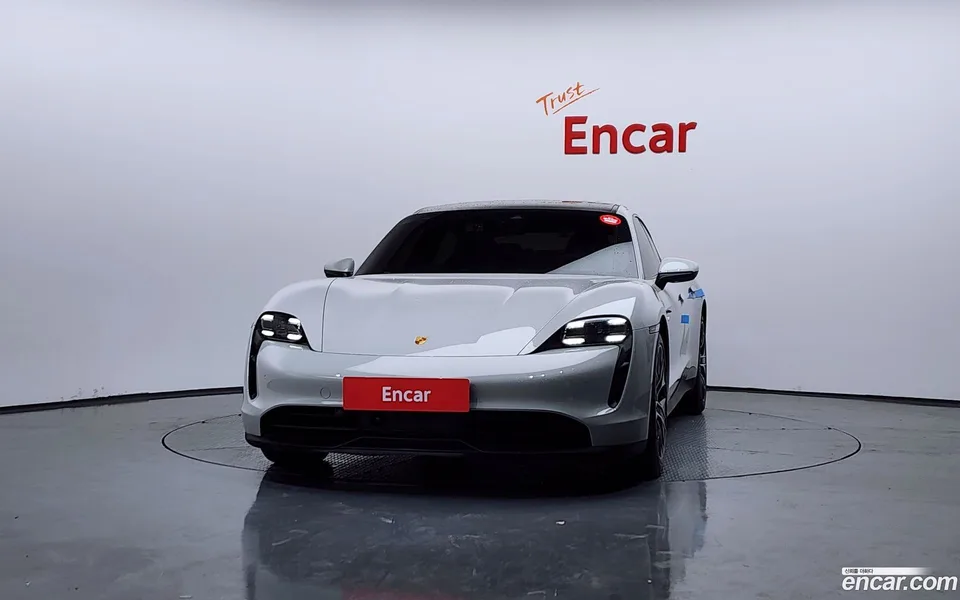 Porsche Taycan 2022 — миниатюра 3