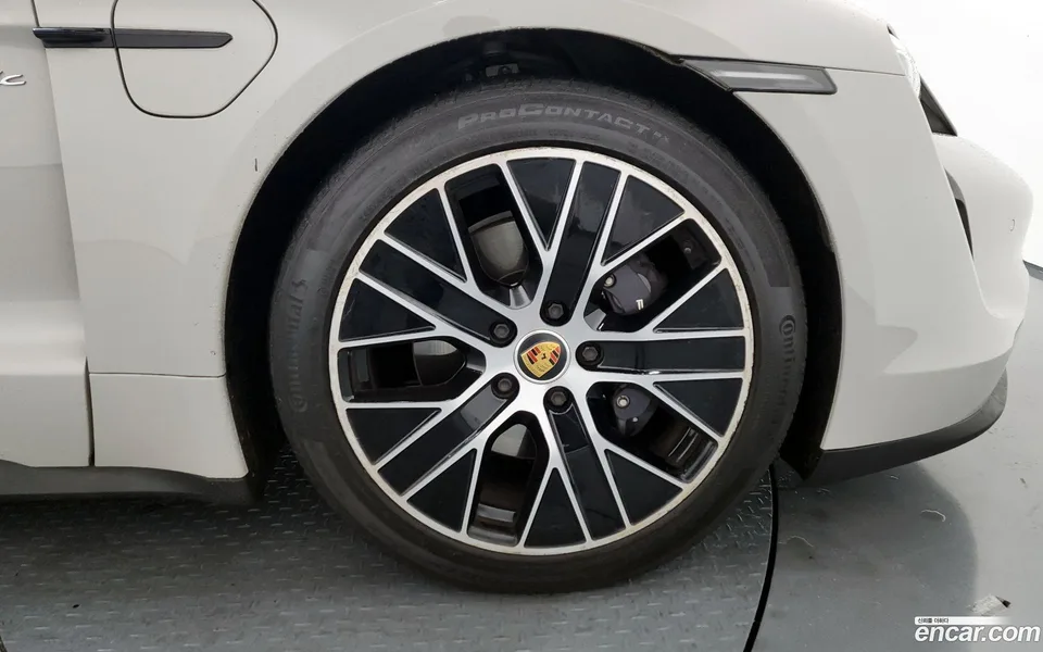 Porsche Taycan 2022 — миниатюра 5