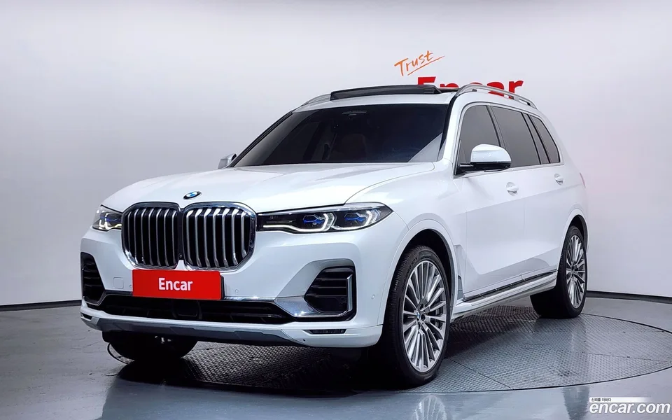 BMW X7 xDrive 40d 7 2022 — фото 1, купить с доставкой в Москву