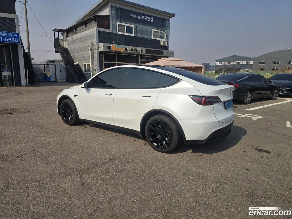 Tesla Model Y RWD 2024 — миниатюра 4