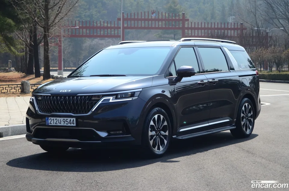 Kia Carnival 9 2023 — фото 1, купить с доставкой в Москву