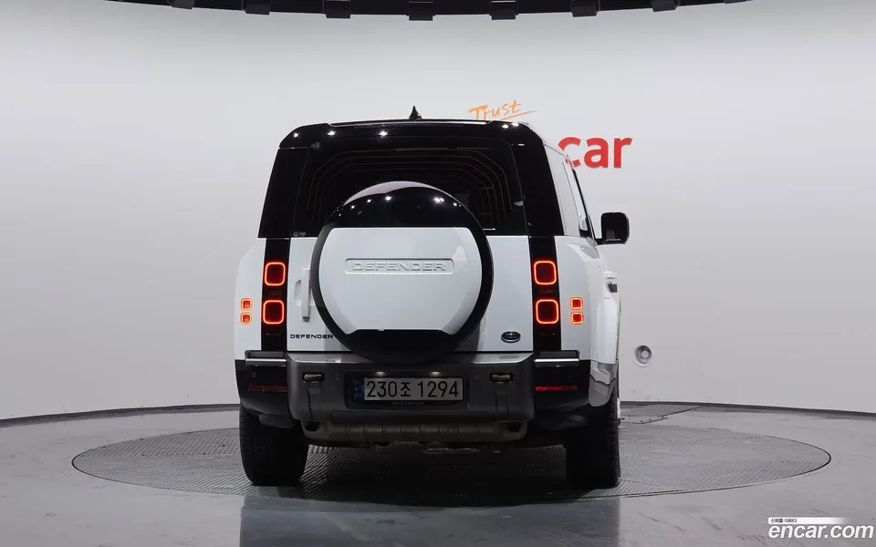 Land Rover Defender 130 P400 X- HSE 2023 — миниатюра 4