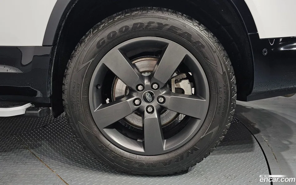 Land Rover Defender 130 P400 X- HSE 2023 — миниатюра 5