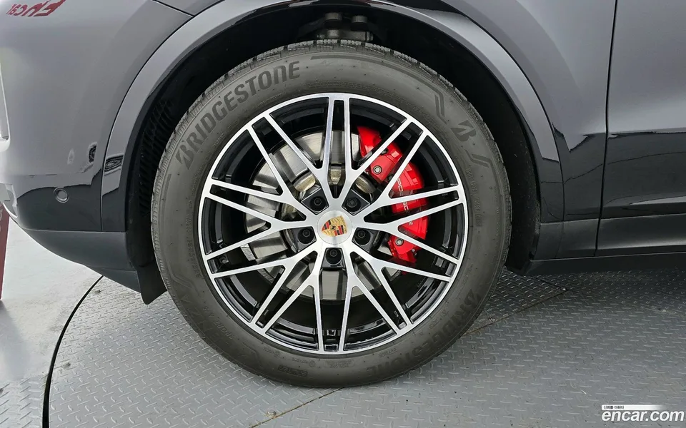 Porsche Cayenne 3.0 S E- 2025 — миниатюра 5