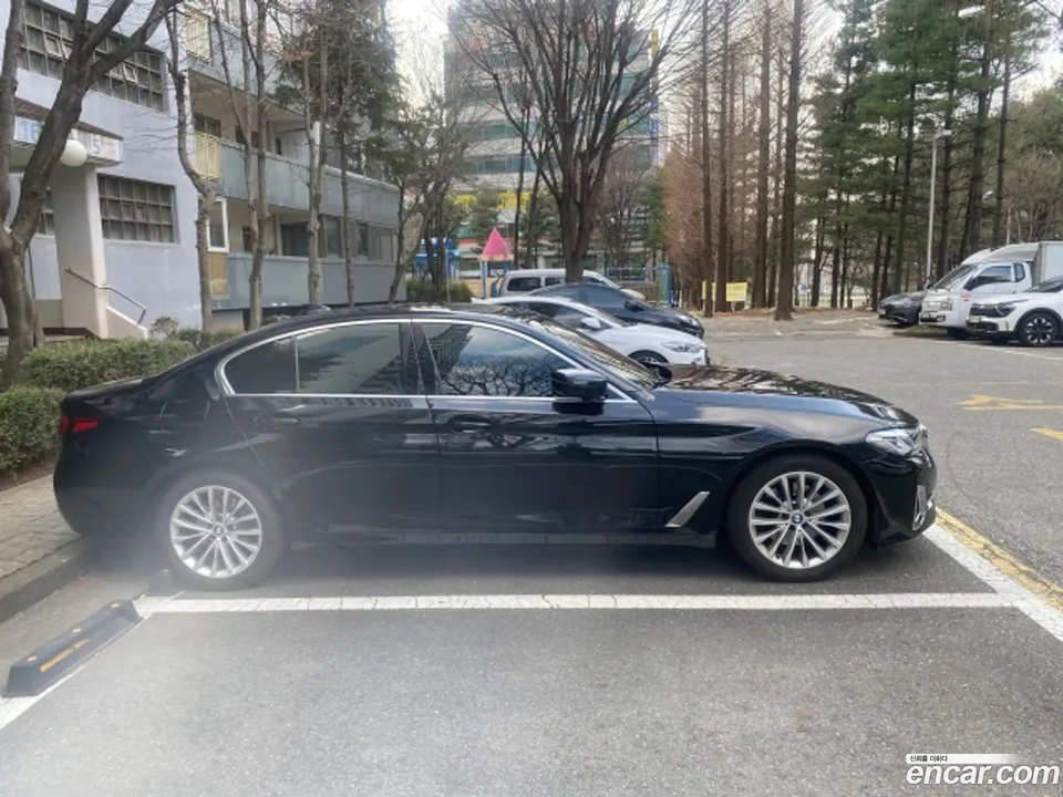 BMW 5 Series 520i 2023 — миниатюра 3