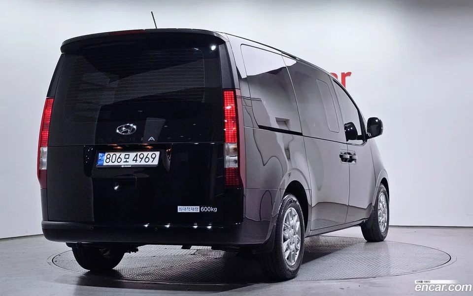 Hyundai Staria 5 2023 — миниатюра 2