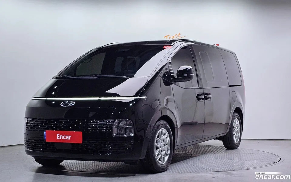 Hyundai Staria 5 2023 — фото 1, купить с доставкой в Москву