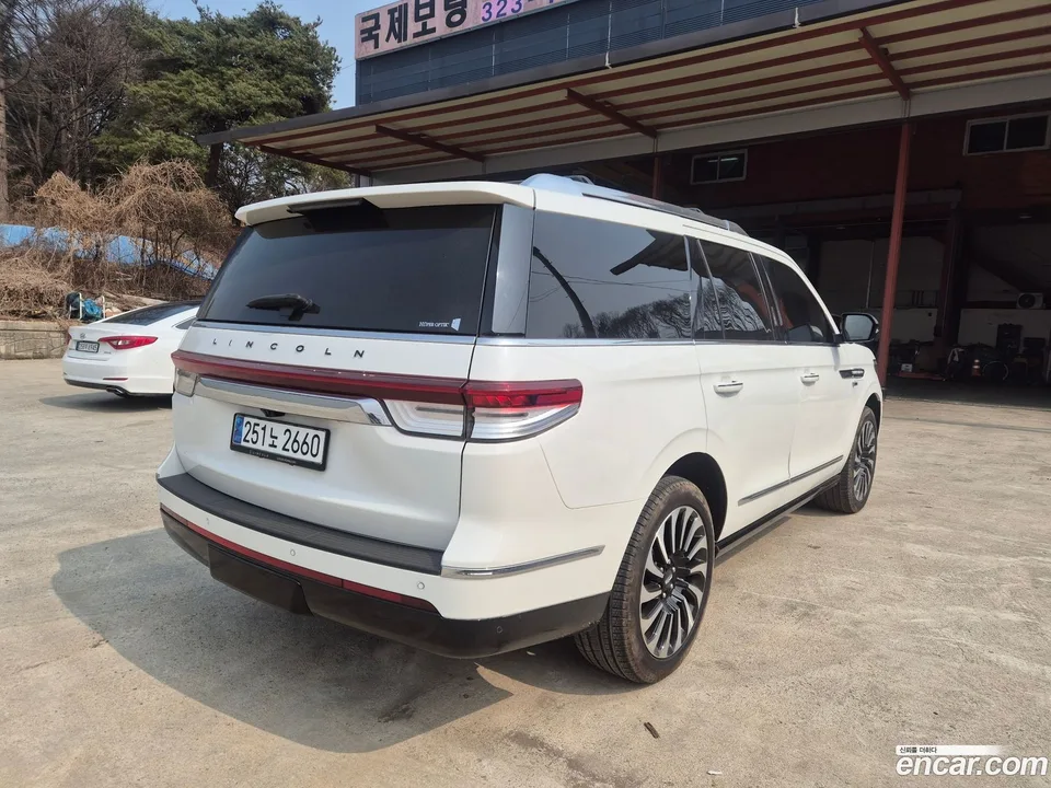 Lincoln Navigator 3.5L 2023 — миниатюра 5