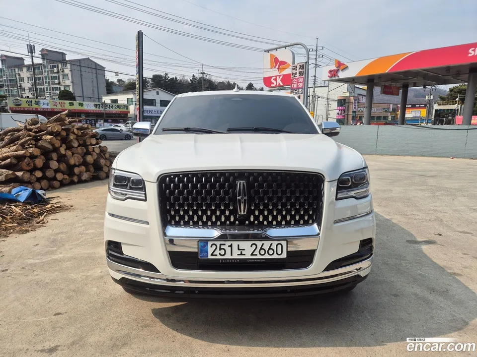 Lincoln Navigator 3.5L 2023 — фото 1, купить с доставкой в Москву