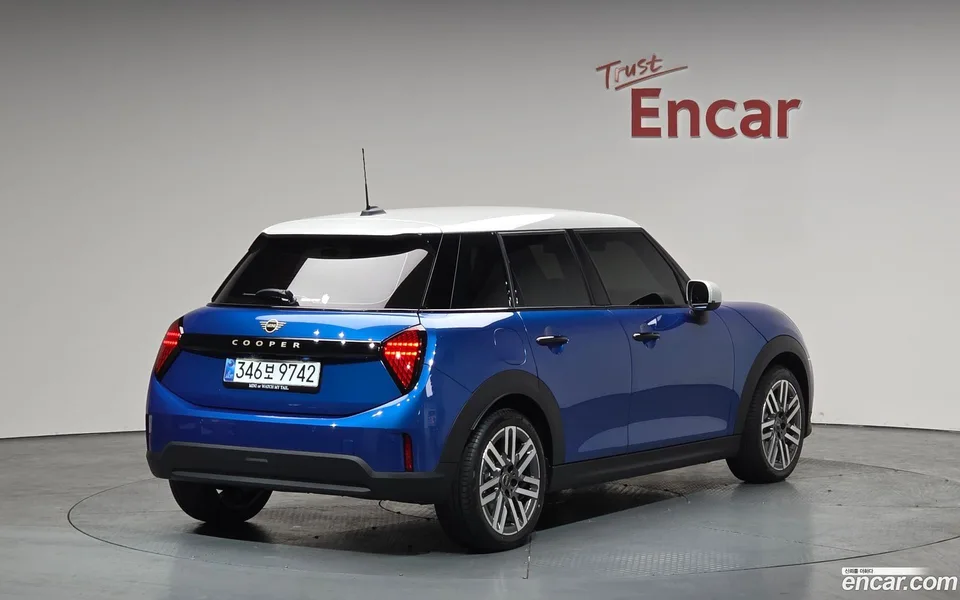 MINI Cooper C 5 2026 — миниатюра 2