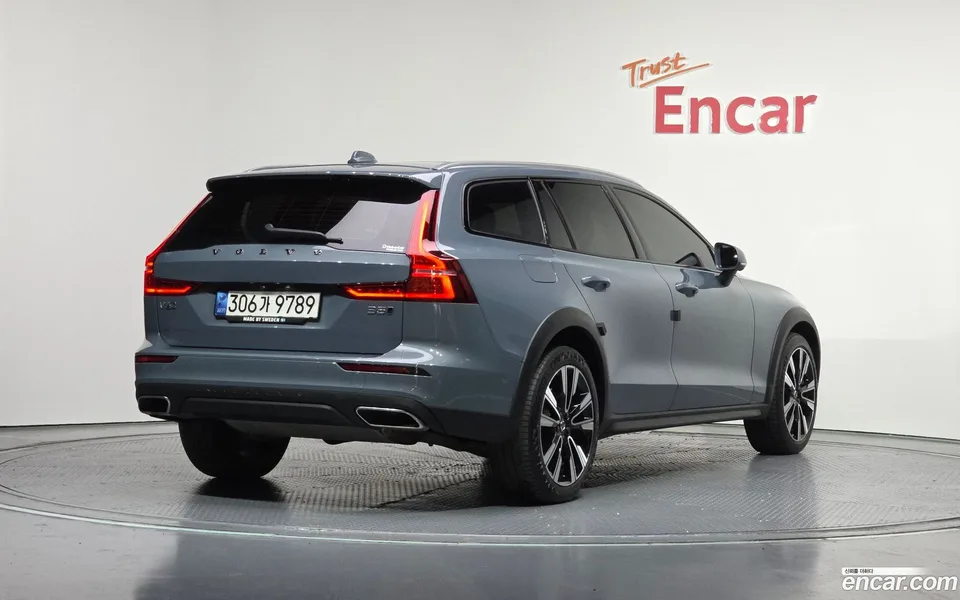 Volvo V60 Cross Country B5 AWD 2022 — миниатюра 2