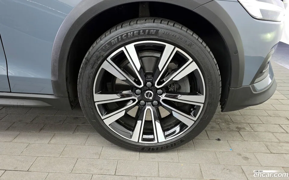 Volvo V60 Cross Country B5 AWD 2022 — миниатюра 5