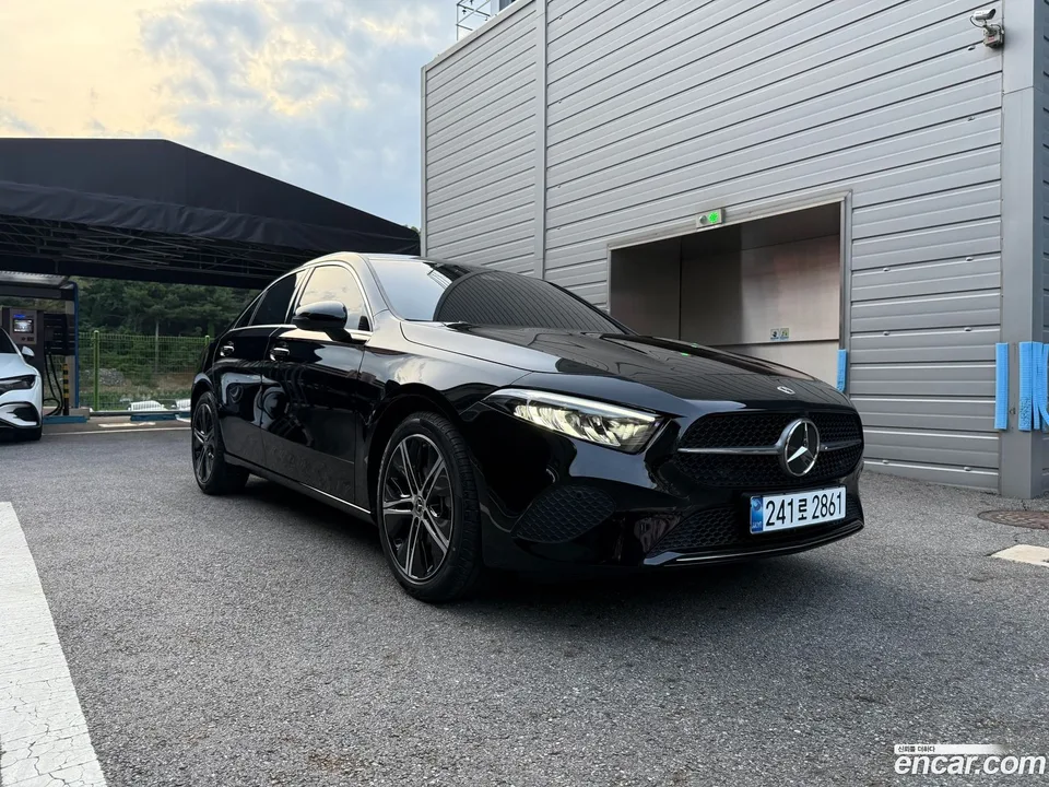 Mercedes-Benz A-Class A220 2025 — миниатюра 2
