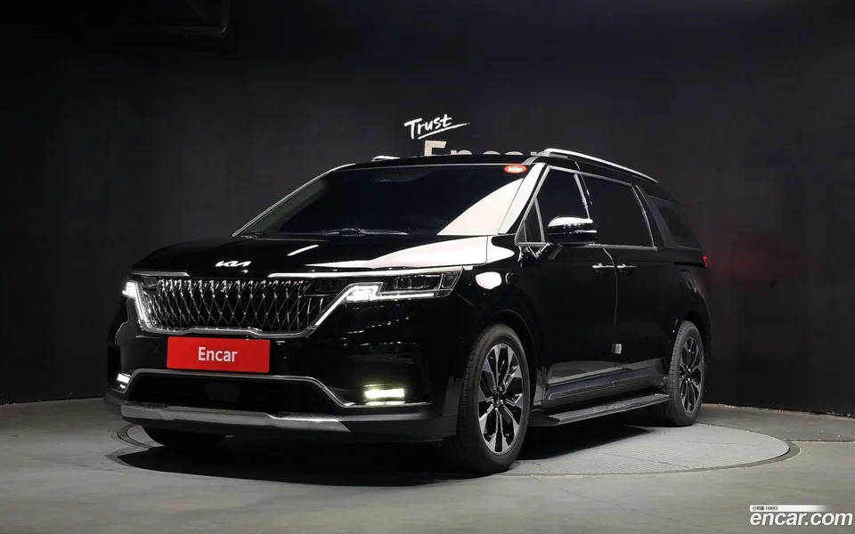 Kia Carnival 7 2023 — фото 1, купить с доставкой в Москву