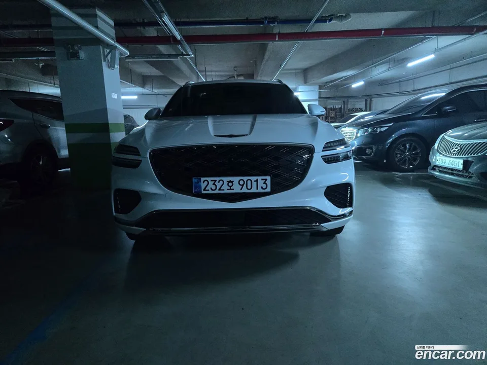 Genesis GV70 2.5T 2WD 2026 — фото 1, купить с доставкой в Москву