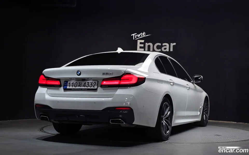 BMW 5 Series 520i M 2022 — миниатюра 2