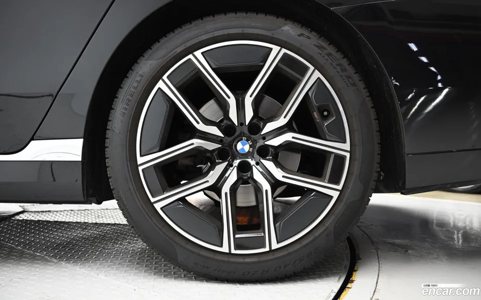 BMW 7 Series 740d xDrive M 2023 — миниатюра 5