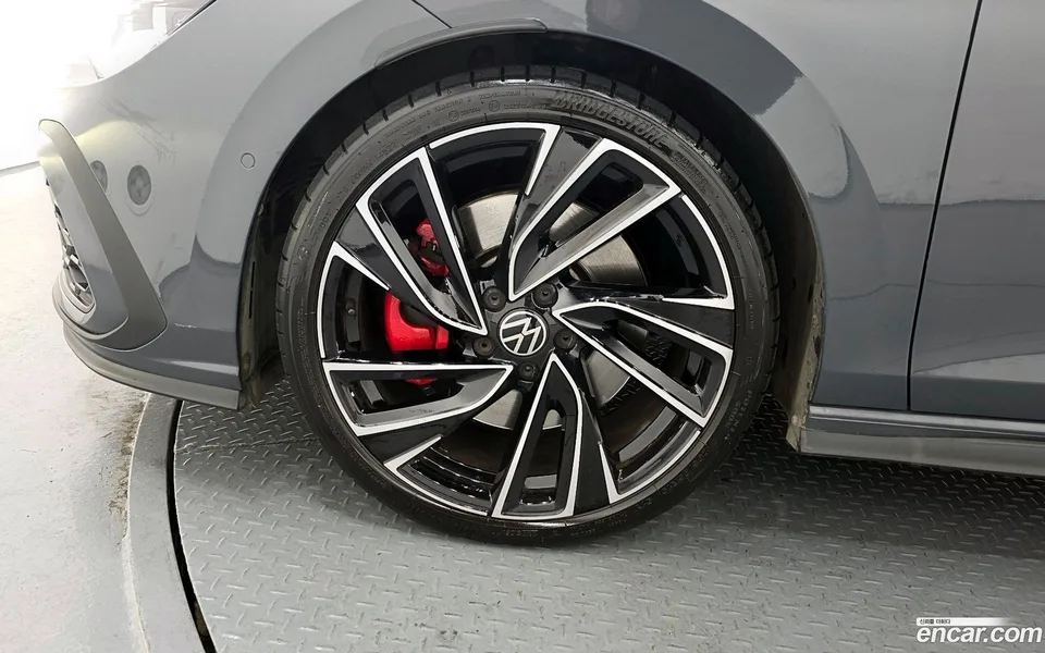 Volkswagen Golf 2.0 GTI 2023 — миниатюра 5