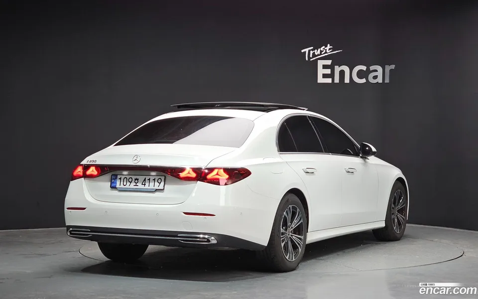 Mercedes-Benz E-Class E200 2025 — миниатюра 2