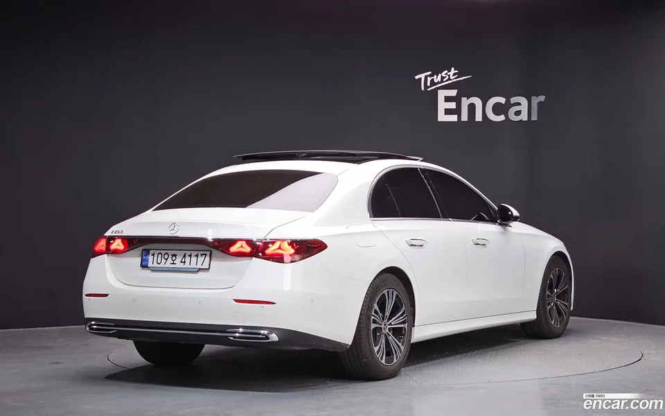Mercedes-Benz E-Class E200 2025 — миниатюра 2