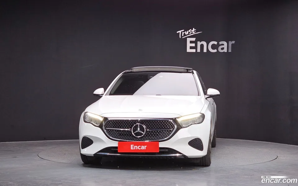 Mercedes-Benz E-Class E200 2025 — миниатюра 3