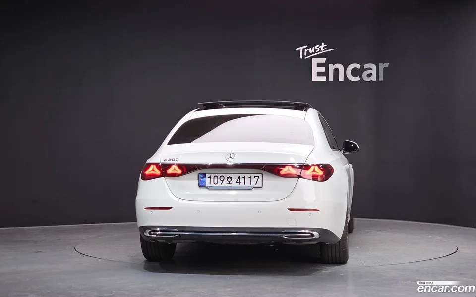 Mercedes-Benz E-Class E200 2025 — миниатюра 4