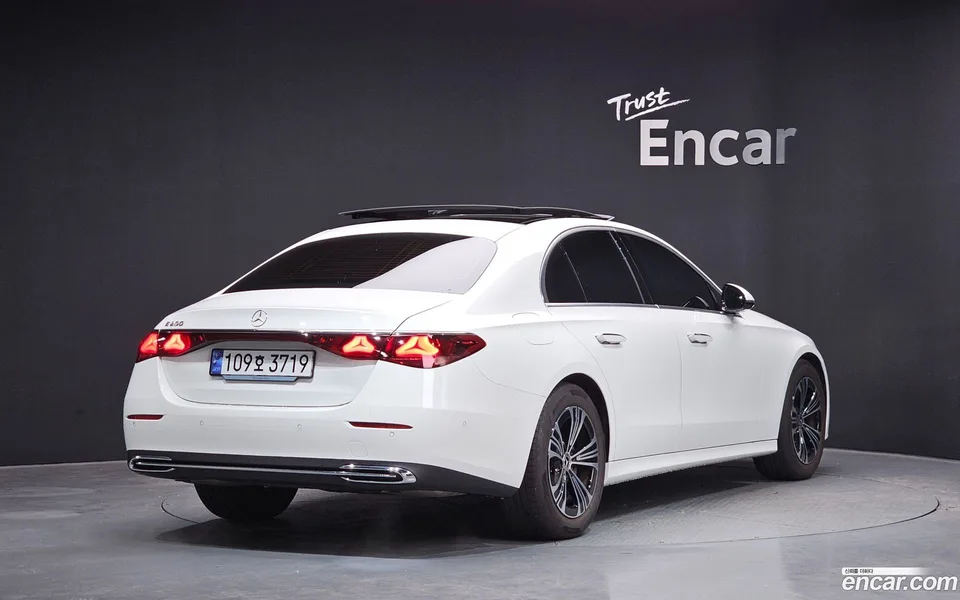 Mercedes-Benz E-Class E200 2024 — миниатюра 2