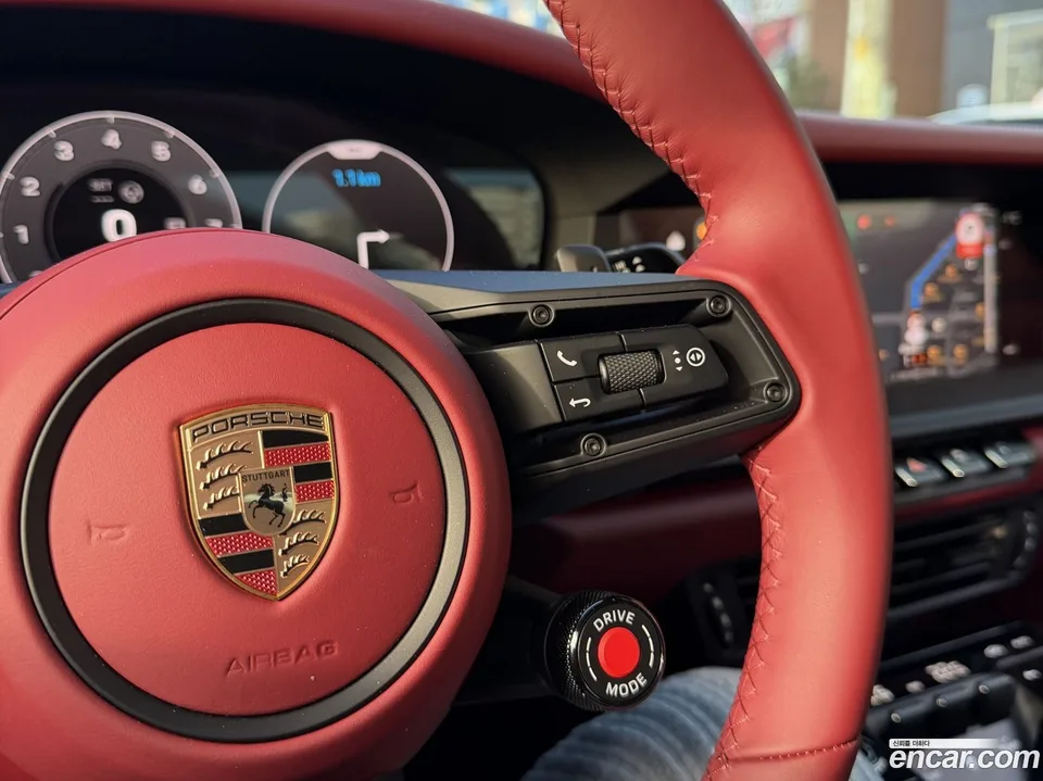 Porsche 911 (992) GTS 2025 — миниатюра 5