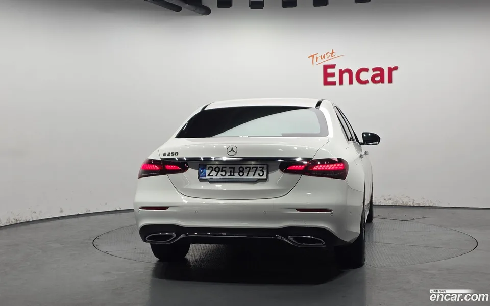 Mercedes-Benz E-Class E250 AMG Line 2023 — миниатюра 4