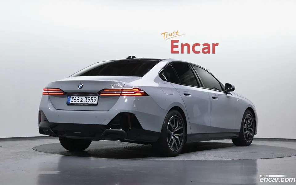 BMW 5 Series 520i M 2025 — миниатюра 2