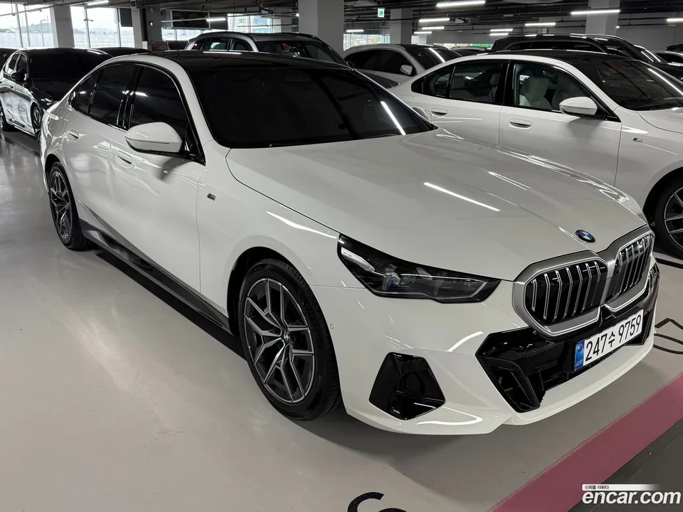 BMW 5 Series 520i M 2025 — миниатюра 2