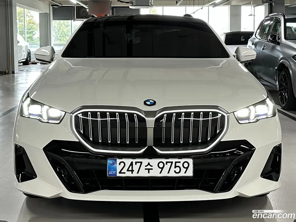 BMW 5 Series 520i M 2025 — фото 1, купить с доставкой в Москву