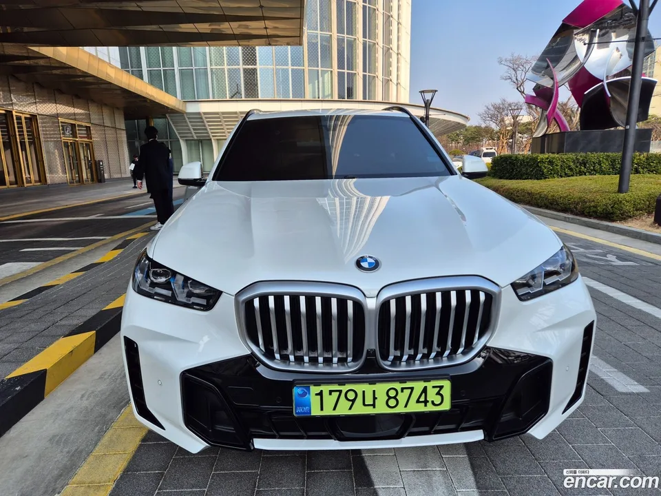 BMW X5 (G05) xDrive 40i M 2024 — фото 1, купить с доставкой в Москву