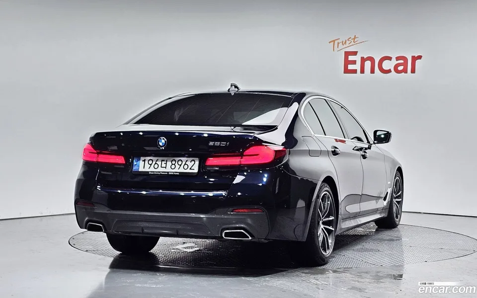 BMW 5 Series 520i M 2023 — миниатюра 2