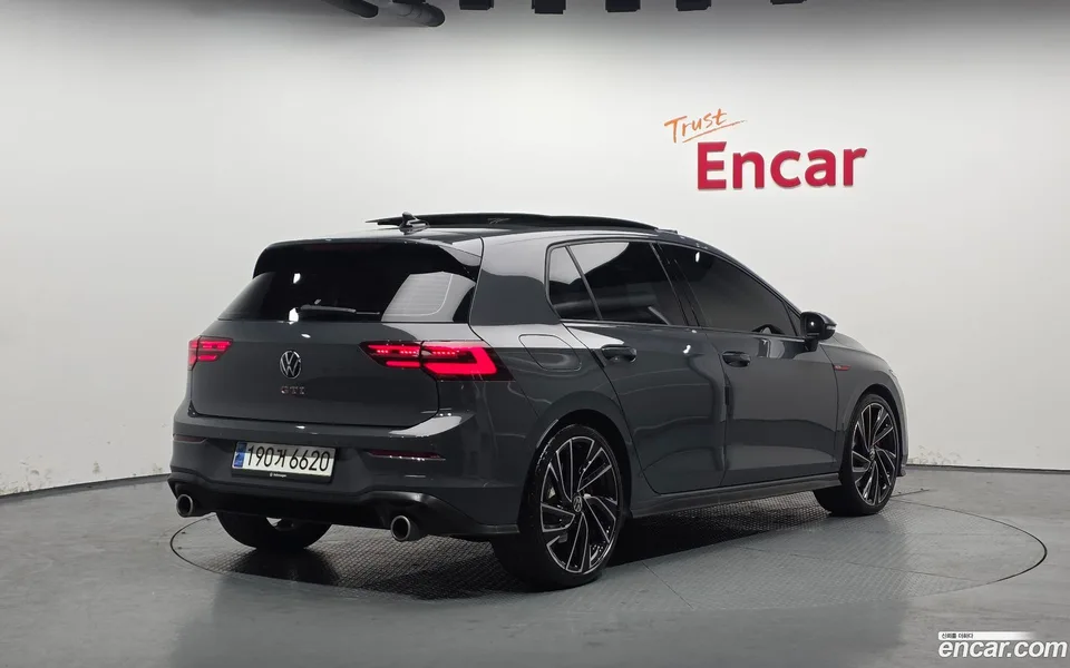 Volkswagen Golf 2.0 GTI 2023 — миниатюра 2