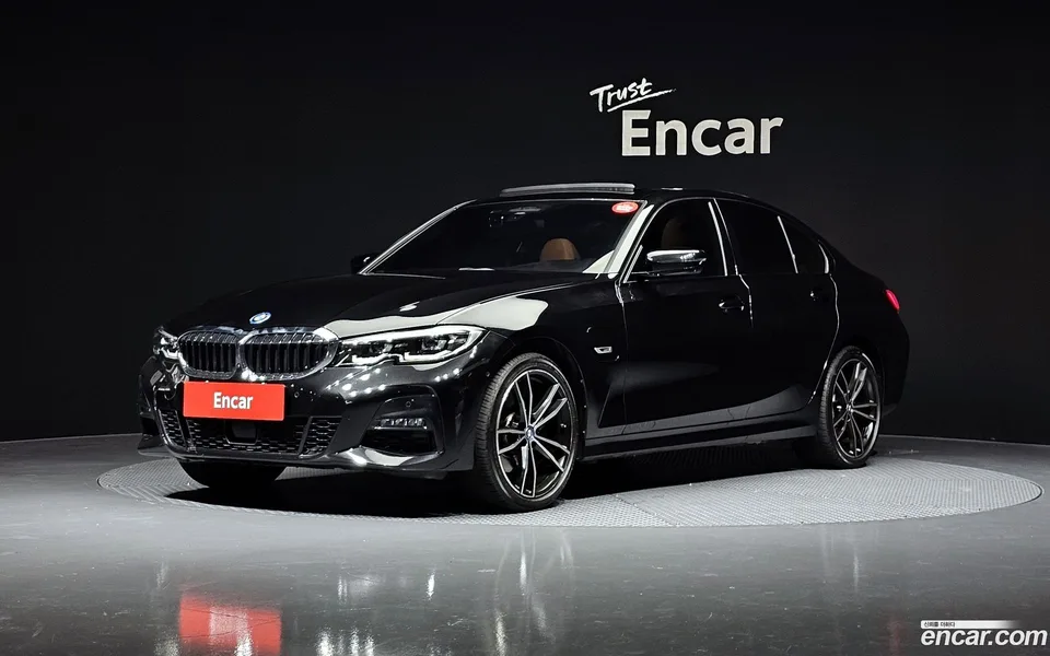 BMW 3 Series 320e M 2022 — фото 1, купить с доставкой в Москву