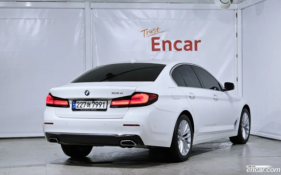 BMW 5 Series 530i 2022 — миниатюра 2