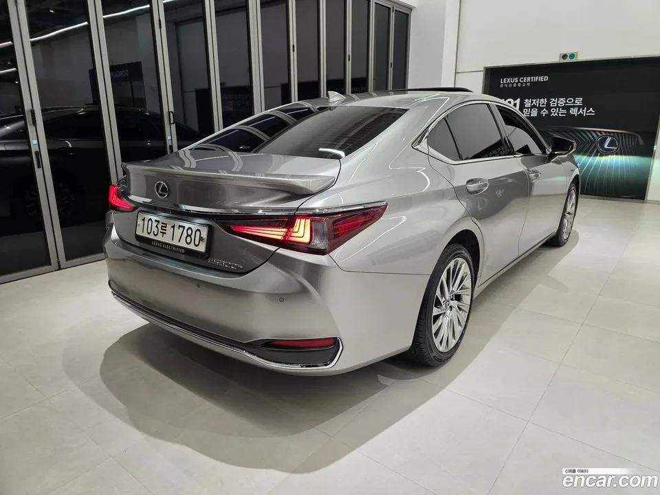 Lexus ES 300h 2024 — миниатюра 2