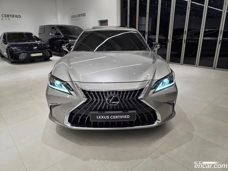 Lexus ES 300h 2024 — миниатюра 3