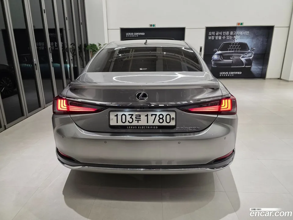 Lexus ES 300h 2024 — миниатюра 4