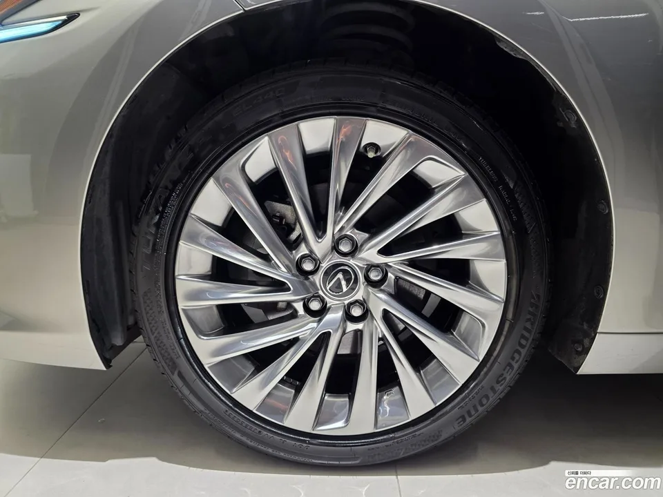 Lexus ES 300h 2024 — миниатюра 5