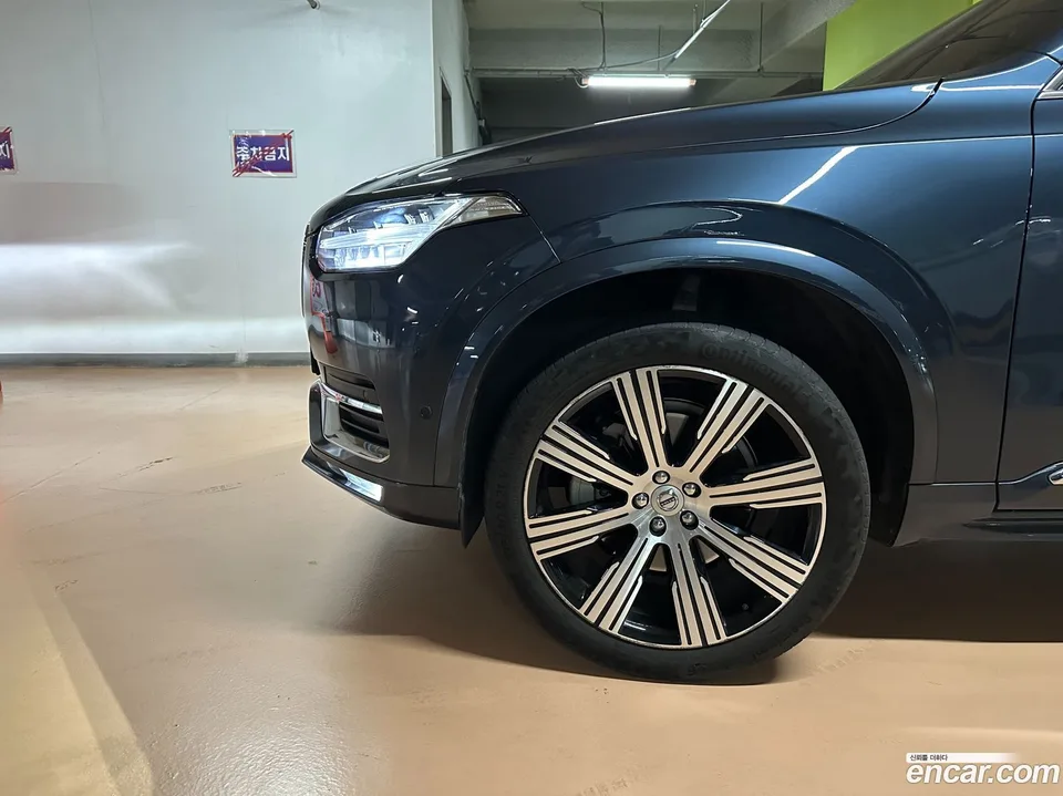 Volvo XC90 B6 2023 — миниатюра 2