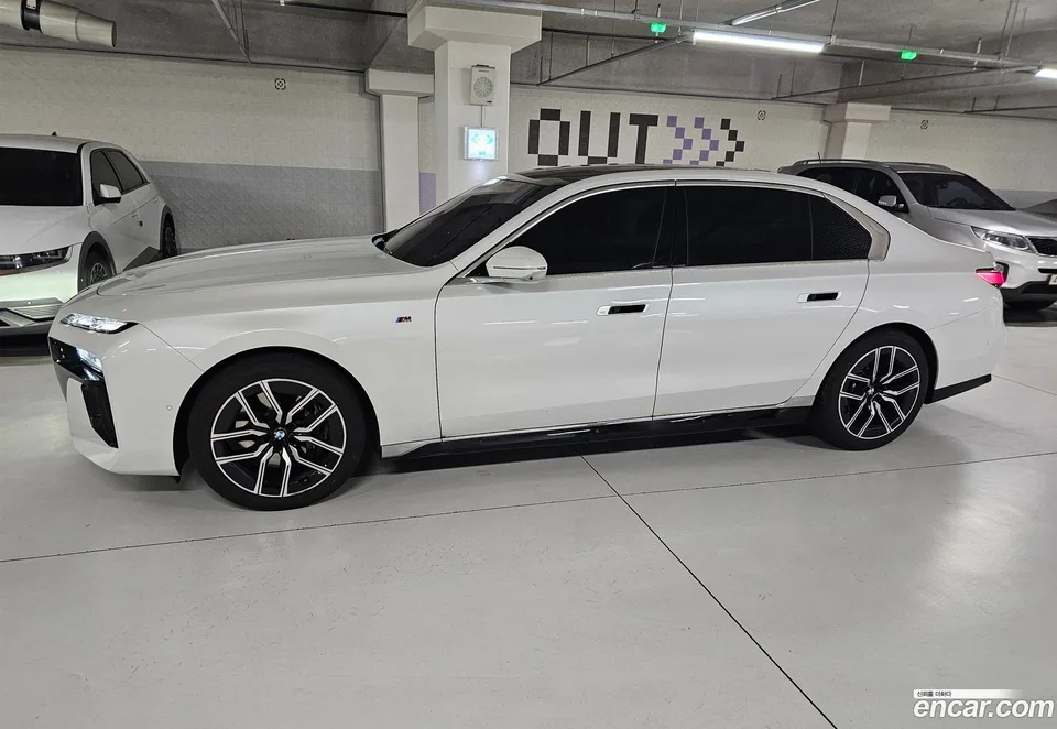 BMW 7 Series 740i xDrive M 2024 — миниатюра 2