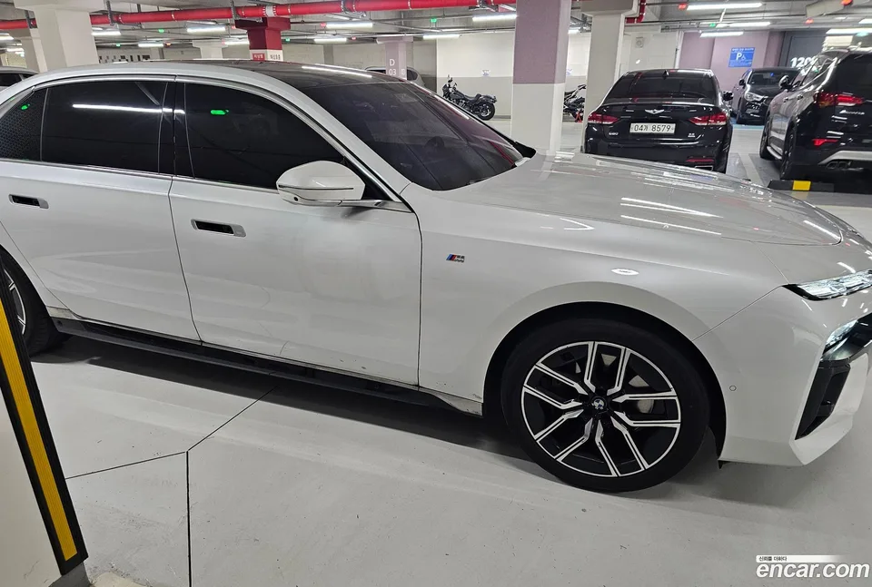 BMW 7 Series 740i xDrive M 2024 — миниатюра 3