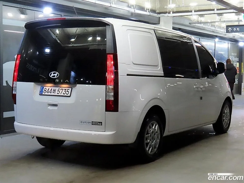 Hyundai Staria L3.5 5 2024 — миниатюра 2
